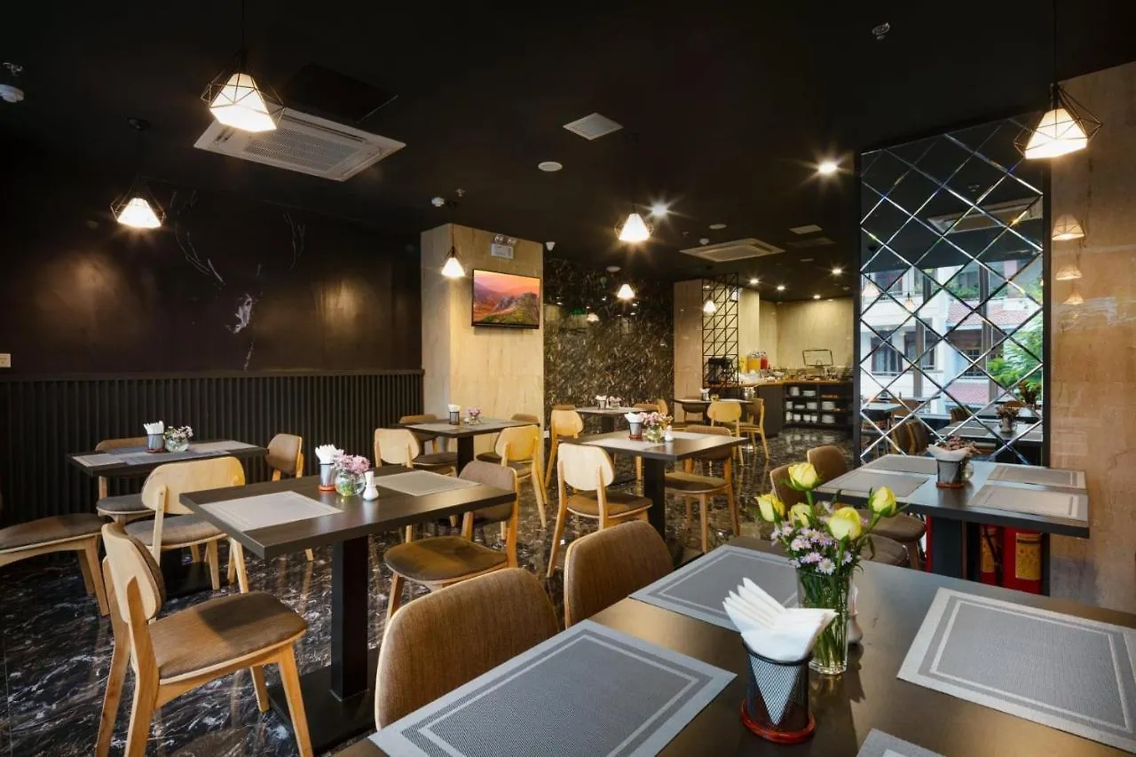 Agnes Hotel Managed By Dhg 芽庄 4*,