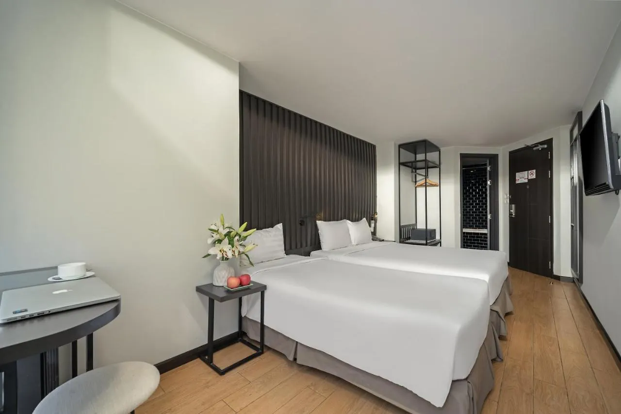 Agnes Hotel Managed By Dhg 芽庄 4*,